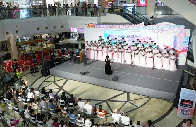 歌聲與祝福共鳴