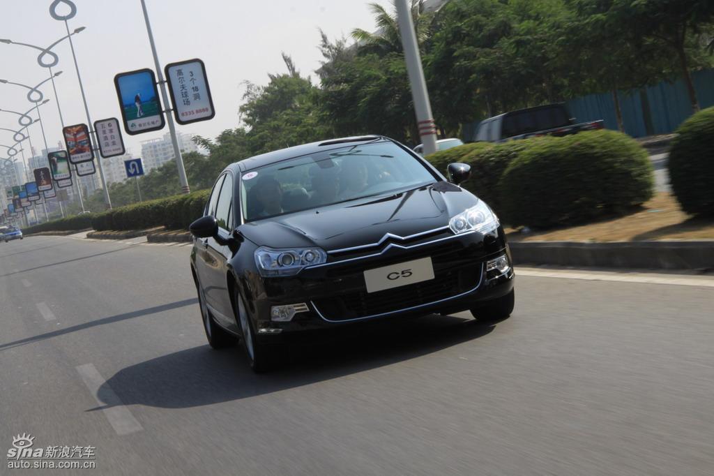 新浪試駕東風雪鐵龍C5動態實拍圖 新浪試駕東風雪鐵龍C5動態實拍圖