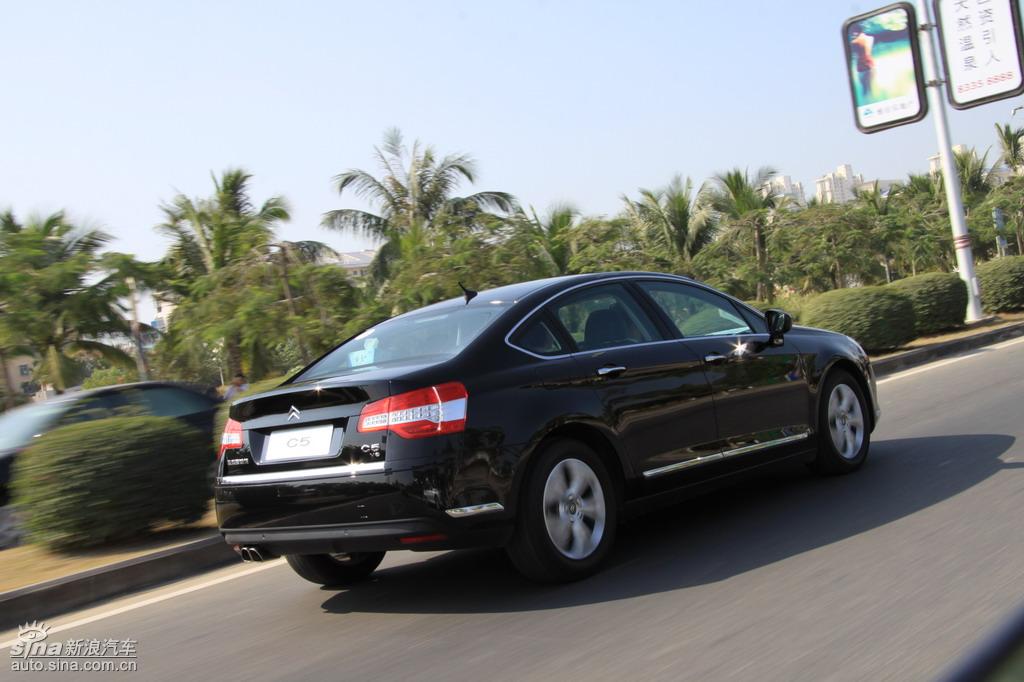 新浪試駕東風雪鐵龍C5動態實拍圖 新浪試駕東風雪鐵龍C5動態實拍圖